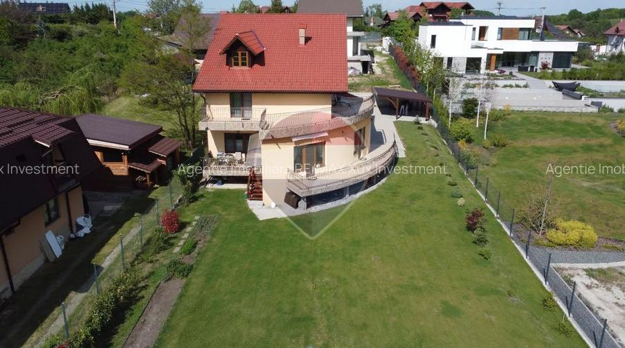 Casă / Vilă de Lux cu 5 camere de vânzare
