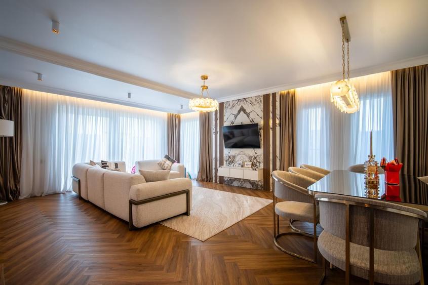 Vila Exclusivista cu 6 Dormitoare, Finisaje din Marmura si Curte mare