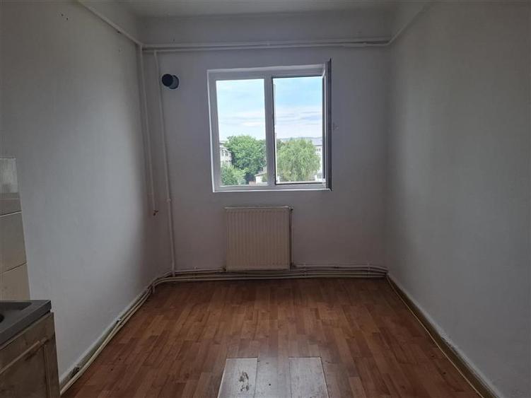 Apartament 2 camere, hol patrat, et 3, str Mare a Unirii