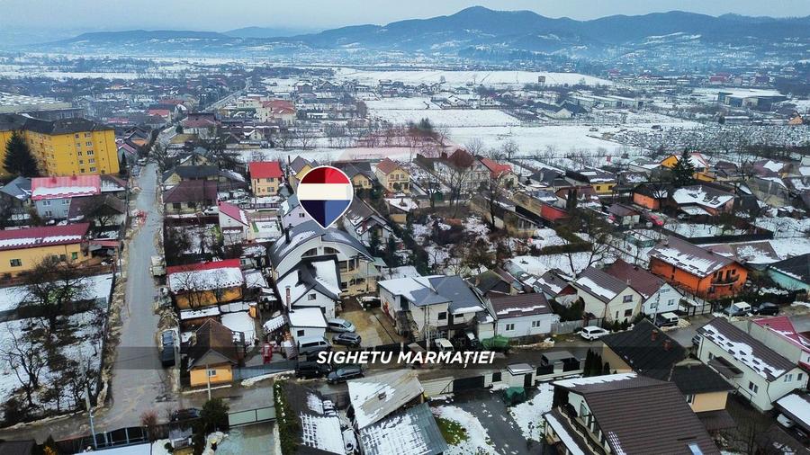 Casă / Vilă cu 10 camere de vânzare în SIGHETUL MARMATIEI zona Central