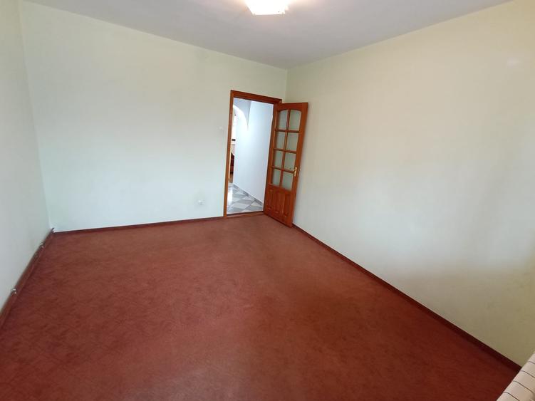 Apartament 3 camere Rond-Podu Ros, etaj 1, mutare rapida !