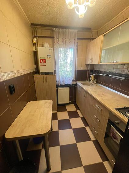 Apartament cu 3 camere, etajul 2/4, zona Mircea cel Batran