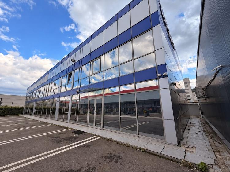 Spatiu comercial / birouri - 230 mp | Parcare privata