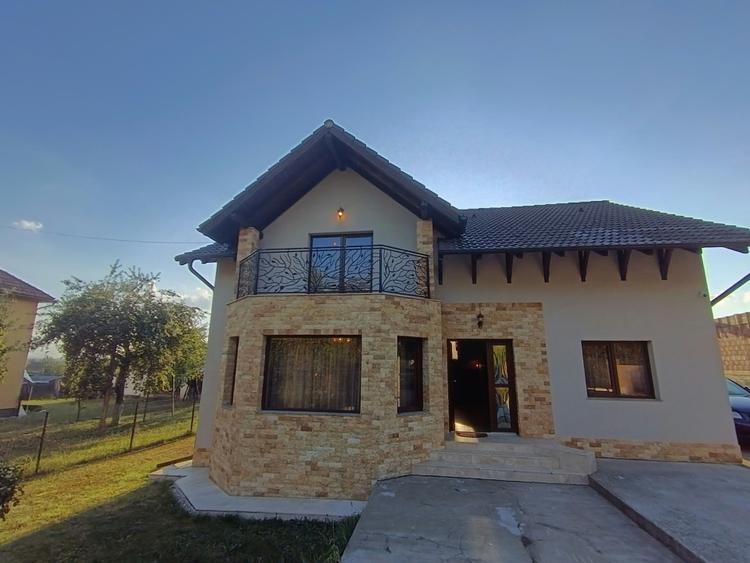 Casa P+M, 204 mp, zona Sasar