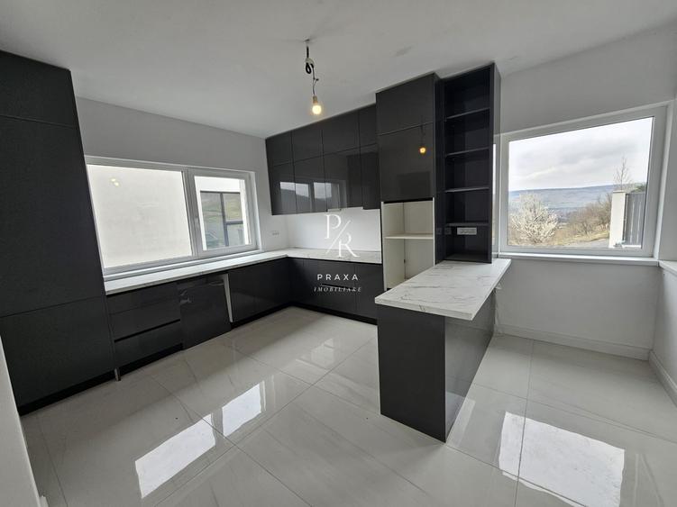 Casa individuala, 120mp, gradina, parcare, finisata, zona strada Crizantemelor!
