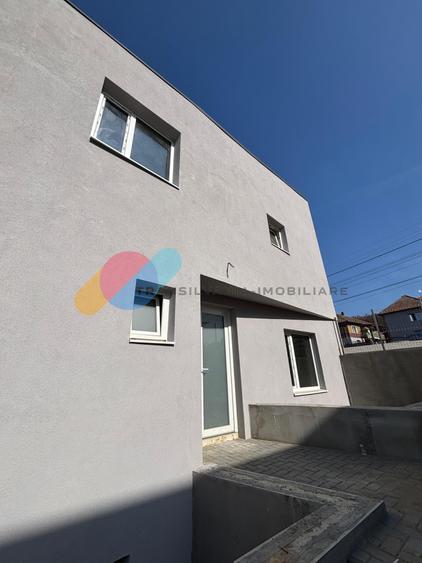 Casă cuplată modernă, 160 mp utili, semifinisată, curte amenajată