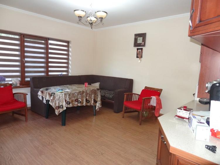 Valu lui Traian Vila 5 camere cu curte.