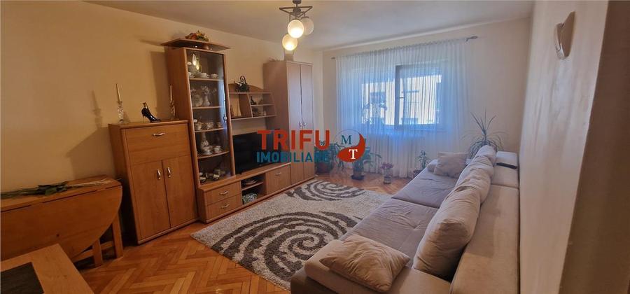 Apartament Spațios cu Balcon Închis și Parcare – Zona Cetate