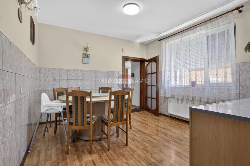 Casă/Spatiu comercial  si teren 422 mp de inchiriat zona Uta - 14