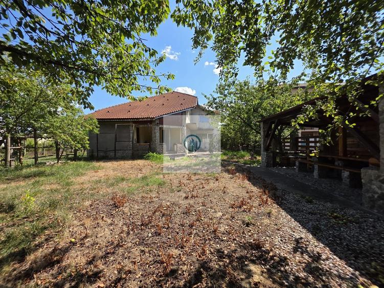 Vilă P+1 în Simeria central 320 mp, teren 1000 mp, toate utilitățile