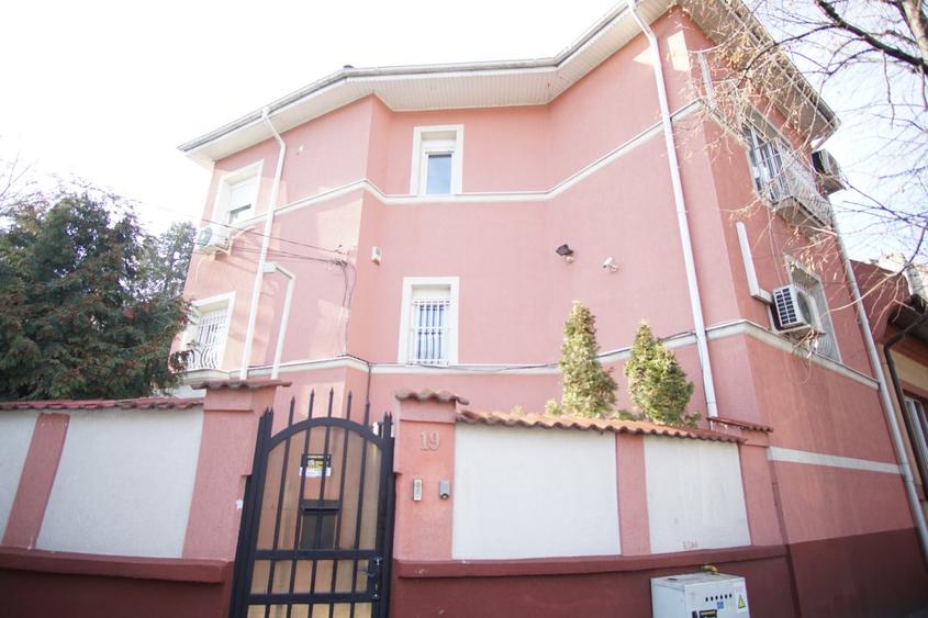 Muncii Vatra Luminoasa Vila 2 Corpuri +Curte