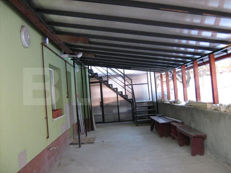 Casa individuala, 546 mp, 8 camere, 2 garaje, 2096 mp teren, Feleacu
