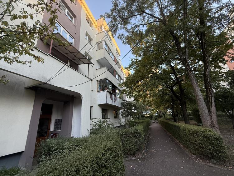 Ap 3 camere decomandat 74mp finisat str. Scorțarilor
