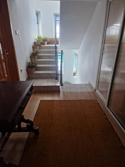 Casa la cheie mobilata si utilata cu 2500mp teren in oras