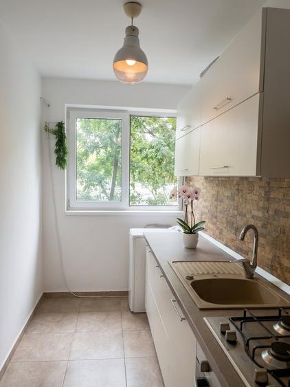 Apartament 2 camere, etaj 1 la Piata Victoriei