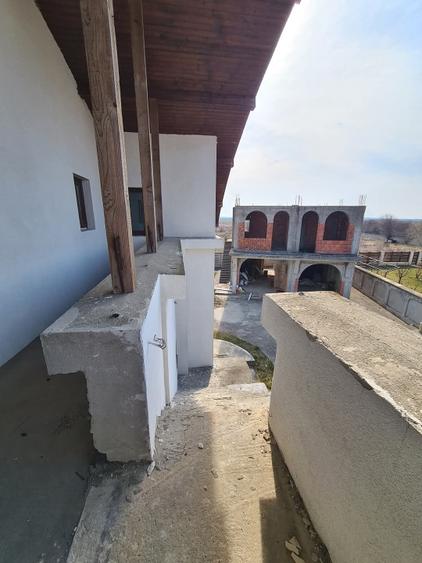 Casă 520 mp + teren 2.000 mp + utilități complete – oportunitate în Tărtășești