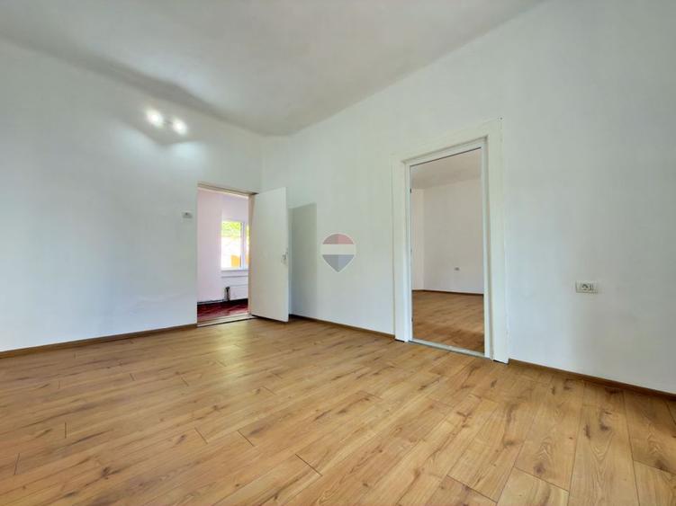 Casă spațioasă cu garaj, în cartierul Drăgășani / Arad