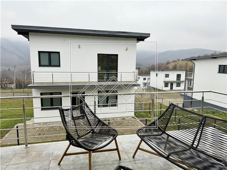 Casa 5 camere, 216 mpu, 550 mp teren, mobilata si utilata, Cisnadioara