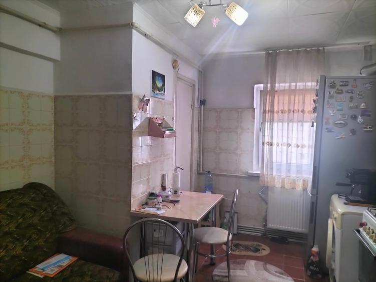 Apartament 2 camere, spațios, zonă centrală Mioveni