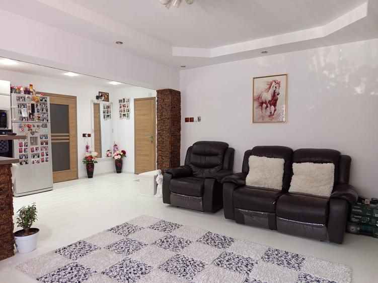 Apartament 3 camere,decomandat,parter+curte interioara, zona Progresu