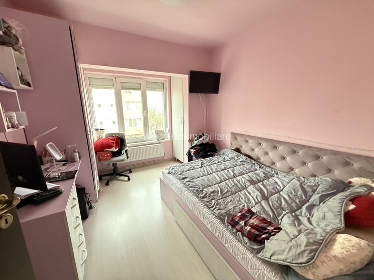 Apartament 4 camere, decomandat, 77 mp utili + 2 balcoane - Soarelui - 2