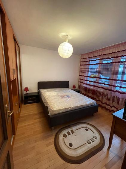 Apartament 3 camere mobilat si utilat la parter din 4 etaje.