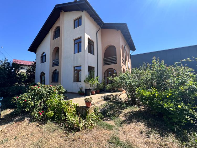 Casa individuala P+1+M amplasata pe un teren de 1612 mp.