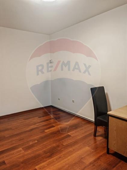 Apartament cu 2 camere de închiriat în zona Parcului Central