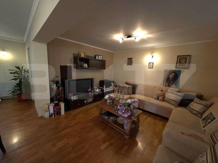 Casă spațioasă cu 2 corpuri , 300 mp– ideală pentru 2 familii – teren 776 mp