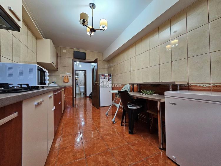Pozitionat exceptional, langa licee si la 1 minut distanta fata de centrul orasu