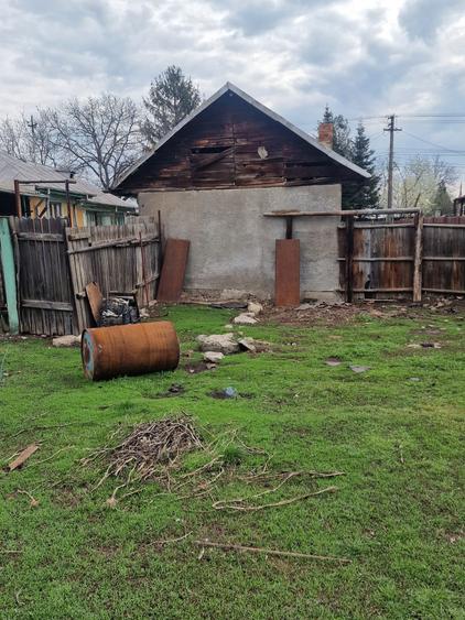 Sat Pantazi se vinde casa an 1960 cu teren 940 mp pret 67000 euro negociabil.