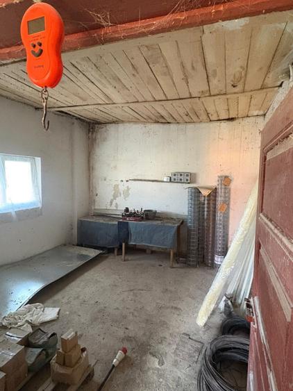 Spatiu comercial (moarä), 215 mp, 1400 mp teren, Comuna Bralostita