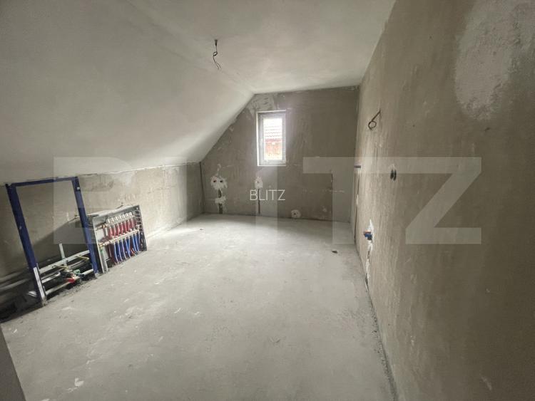 Casa individuala semifinisata, 4 camere, 10 ari teren si garaj - 12