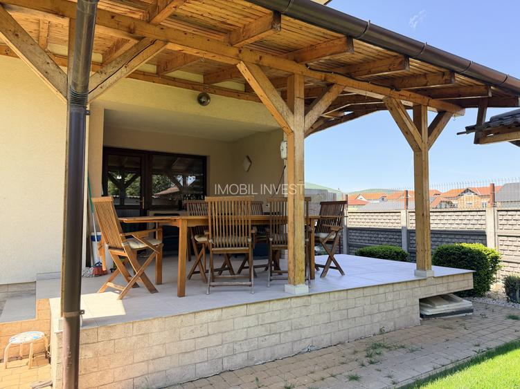 Casă individuală exclusivistă, 4 camere, bucătărie separată, 500 mp