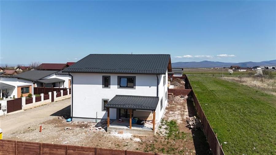 Duplex de vanzare, toate utilitatile, incalzire in pardoseala, Izvor, Brasov