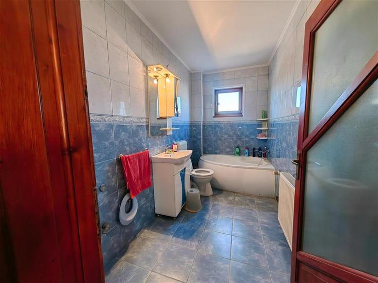 Casa mare cu etaj la principala in Fantanele - REDUCERE