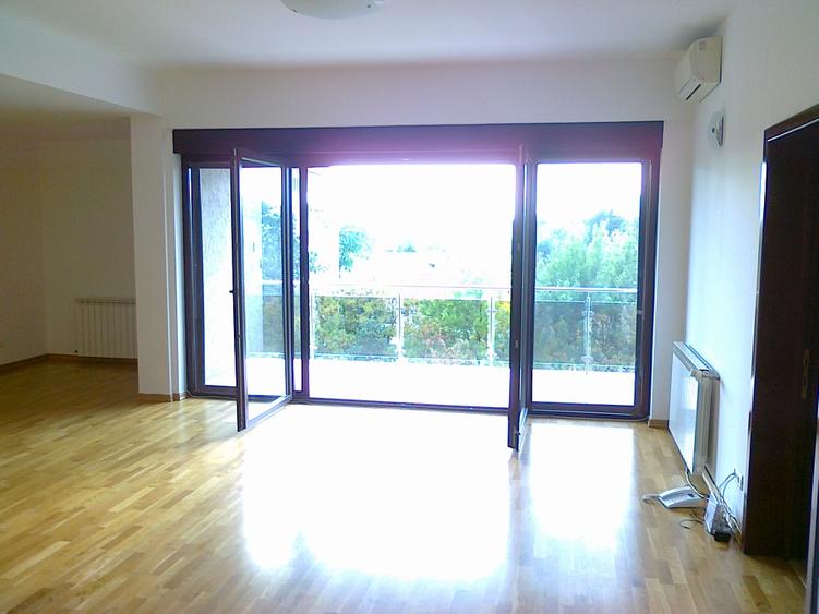 Apartament de vanzare 4 camere zona Parc Verdi - Floreasca, Bucuresti