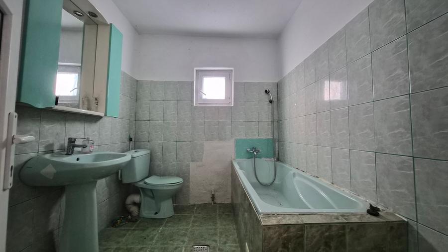 Valu lui Traian - teren 400 mp + casa 3 camere (72 mp ) /necesita renovare
