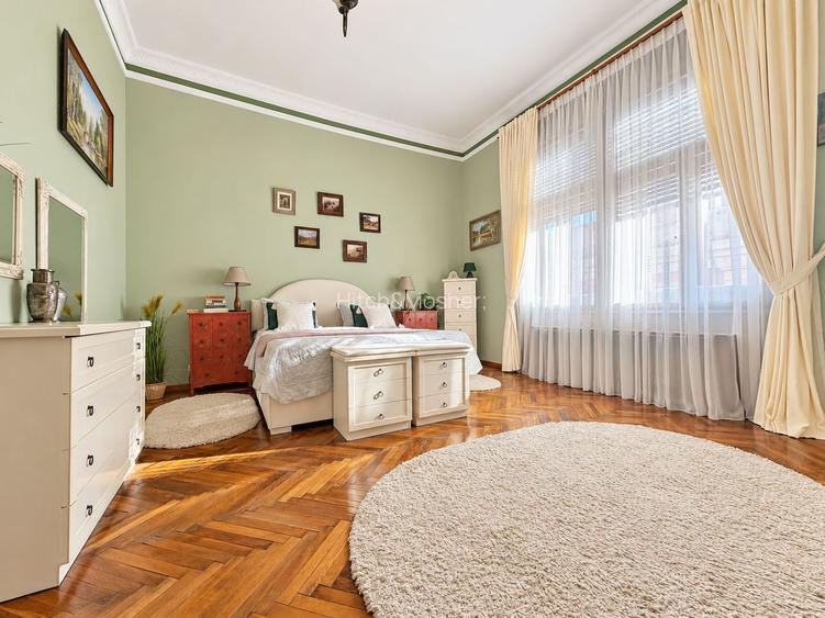 Apartament în Piața Libertății | Clădire istorică, balcon cu vedere spre piață - 8