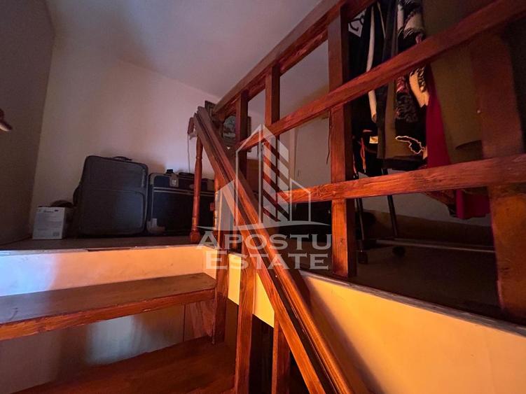 Casa la curte comuna cu doar 5 locatari, in Piata Maria.
