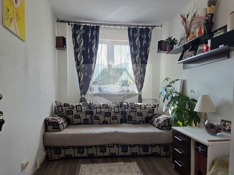Apartament cu trei camere, zona Noua, 54 mp