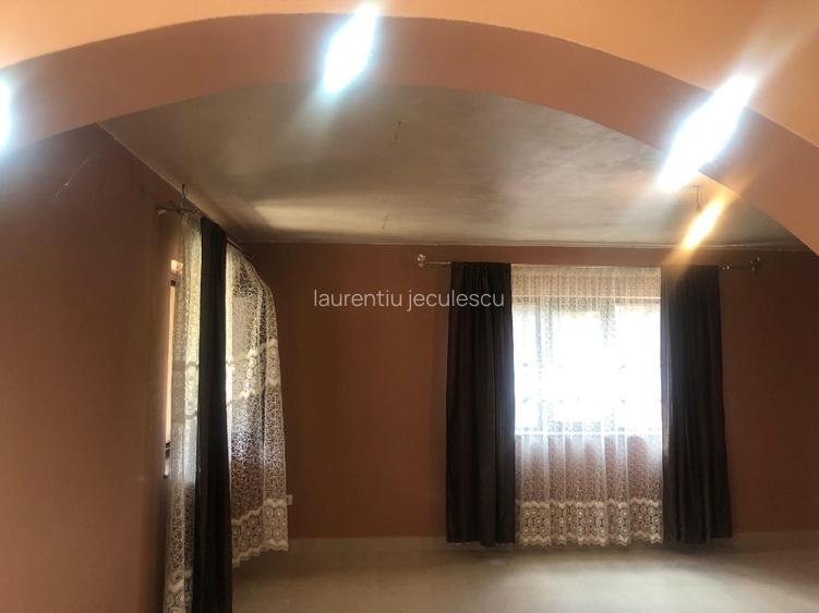   ⁠Casă spațioasă cu mansardă, 226 mp construiți - 6