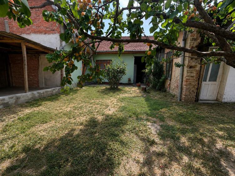 Casa ultracentrala de vanzare in Oradea, singur in curte, teren 500 mp