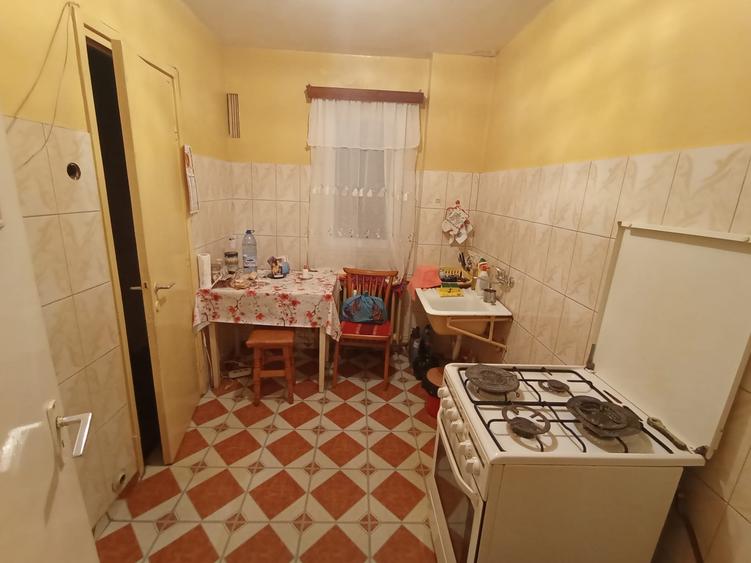Apartament 3 camere Cantemir, etaj 2! Ideal pentru renovare!