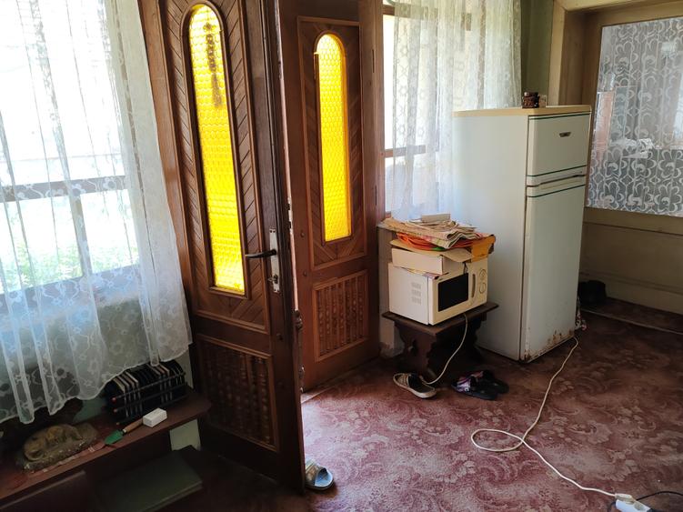 Casa 3 camere libera la vanzare TARLUNGENI