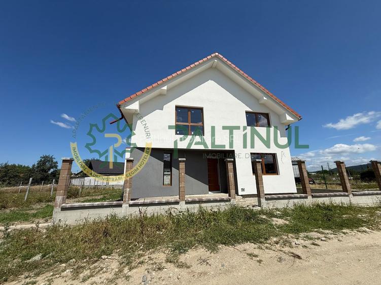 Casă de vânzare în Tălmaciu, spațiu generos, exterior la cheie, interior la alb - 2