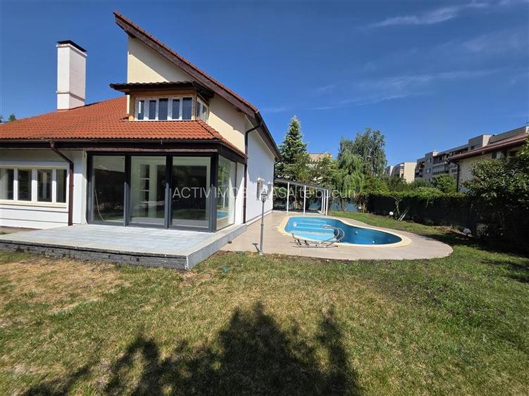 Vila cu piscina - Pipera - 5 camere - 3 bai - 218mp - 900mp teren