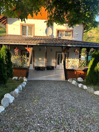 Casă de vânzare mai multe detalii la nr 0756709977
