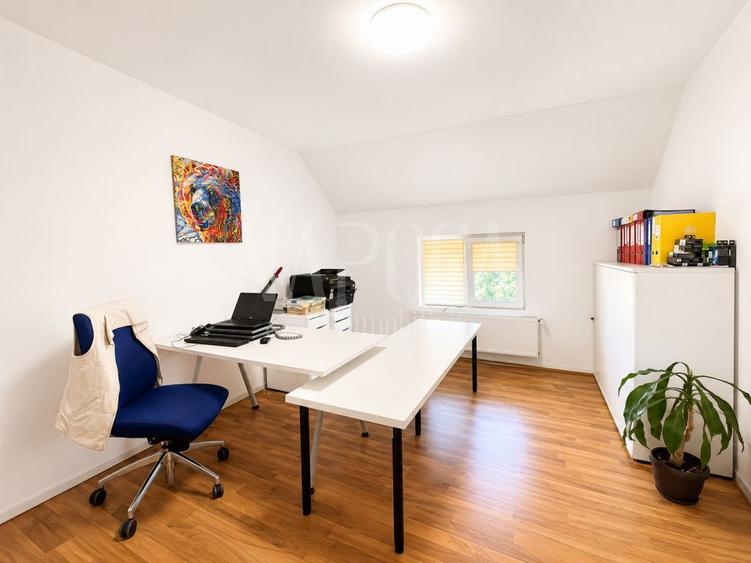 Casa 6 camere de vanzare in Floresti