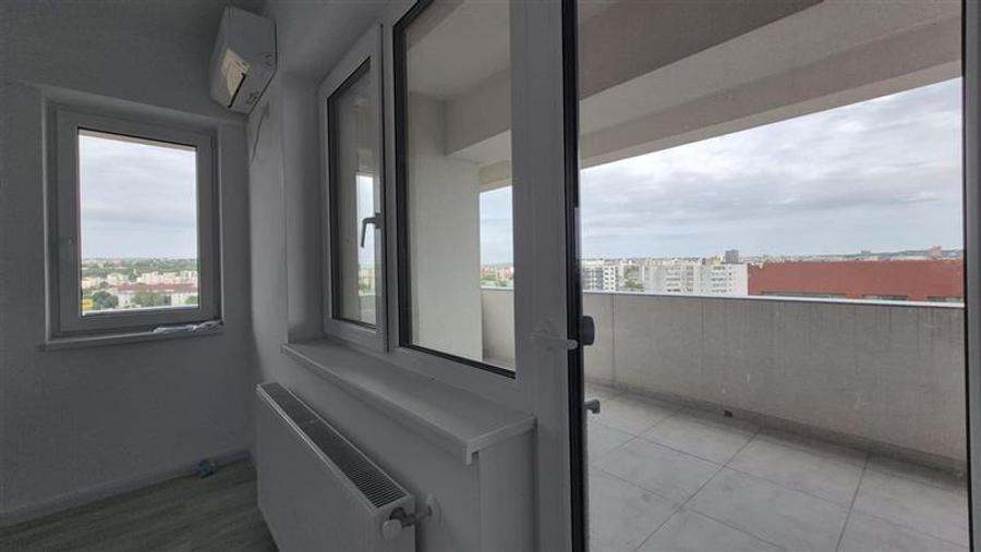 Revanzare, fara TVA: Apartament 3 camere, bloc nou, zona semicentrala